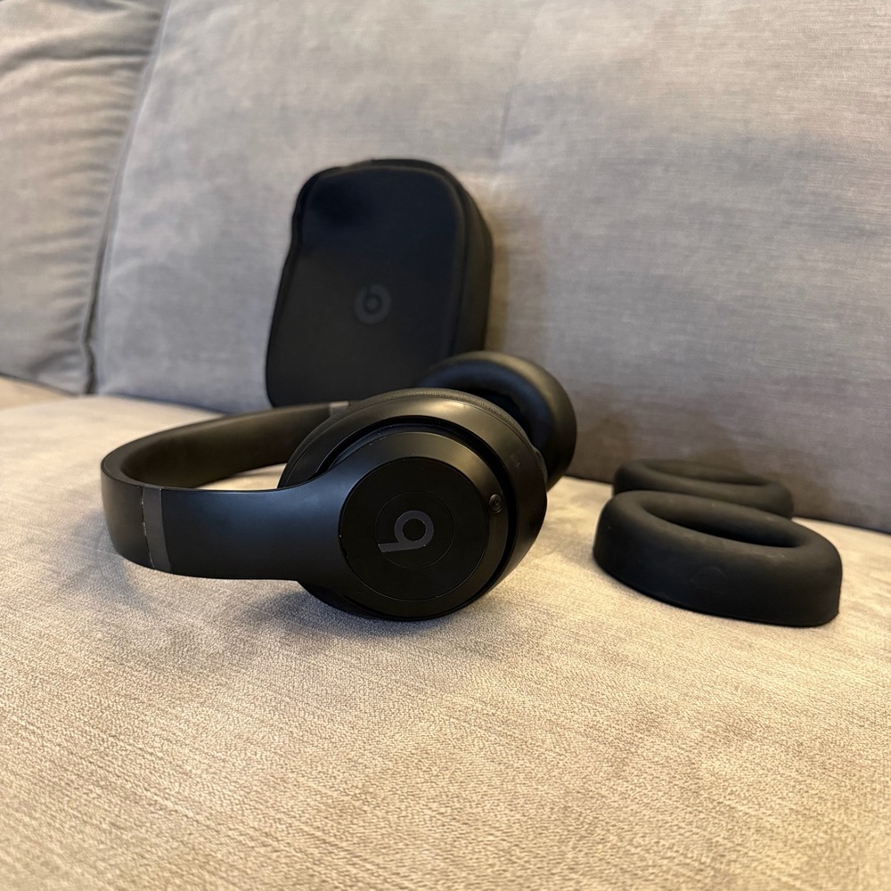 Beats Studio Pro Premium Wireless Over-Ear Headphones Black